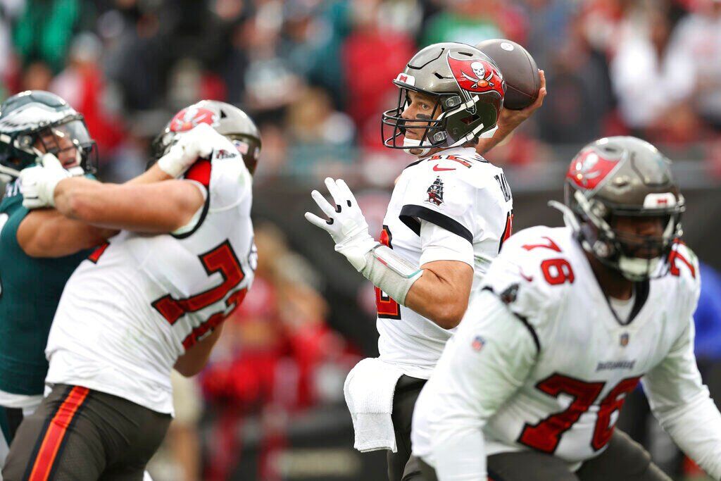 No. 4 RAMS (13-5) at No. 2 BUCCANEERS (14-4)